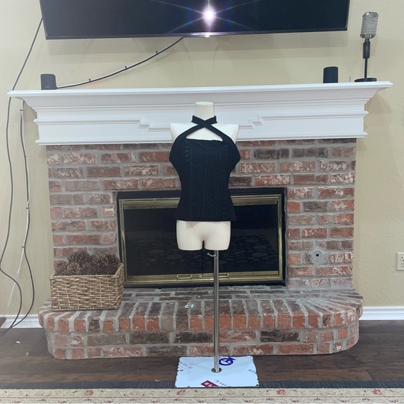 Black top with lace panels and crisscrossed front X straps / M / NWOT - Picture 7 of 11